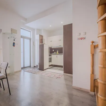 120 M2 In The Centre Of The Old Town Апартаменти Братислава
